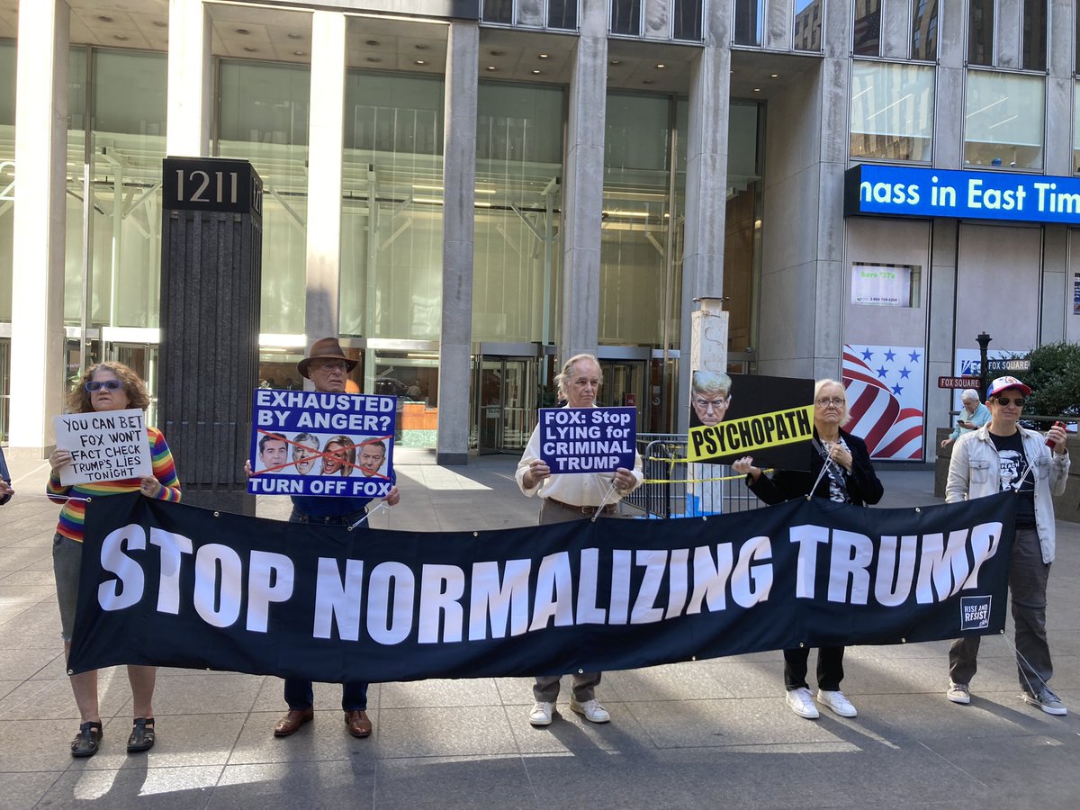 TruthOverFox's tweet photo. Hey @nytimes STOP SANE-WASHING TRUMP! Hold him to the SAME STANDARDS you hold all other politicians.
#TrumpIsARapist
#TrumpIsTooOld
#TrumpIsNotFitToBePresident
#TrumpIsARacist
#TrumpIsACriminal
#TrumpIsAPsychopath
#TrumpIsAFelon
#TrumpIsIncoherent
@riseandresistny
@MAD_Democracy https://t.co/CBpXJWA6wI