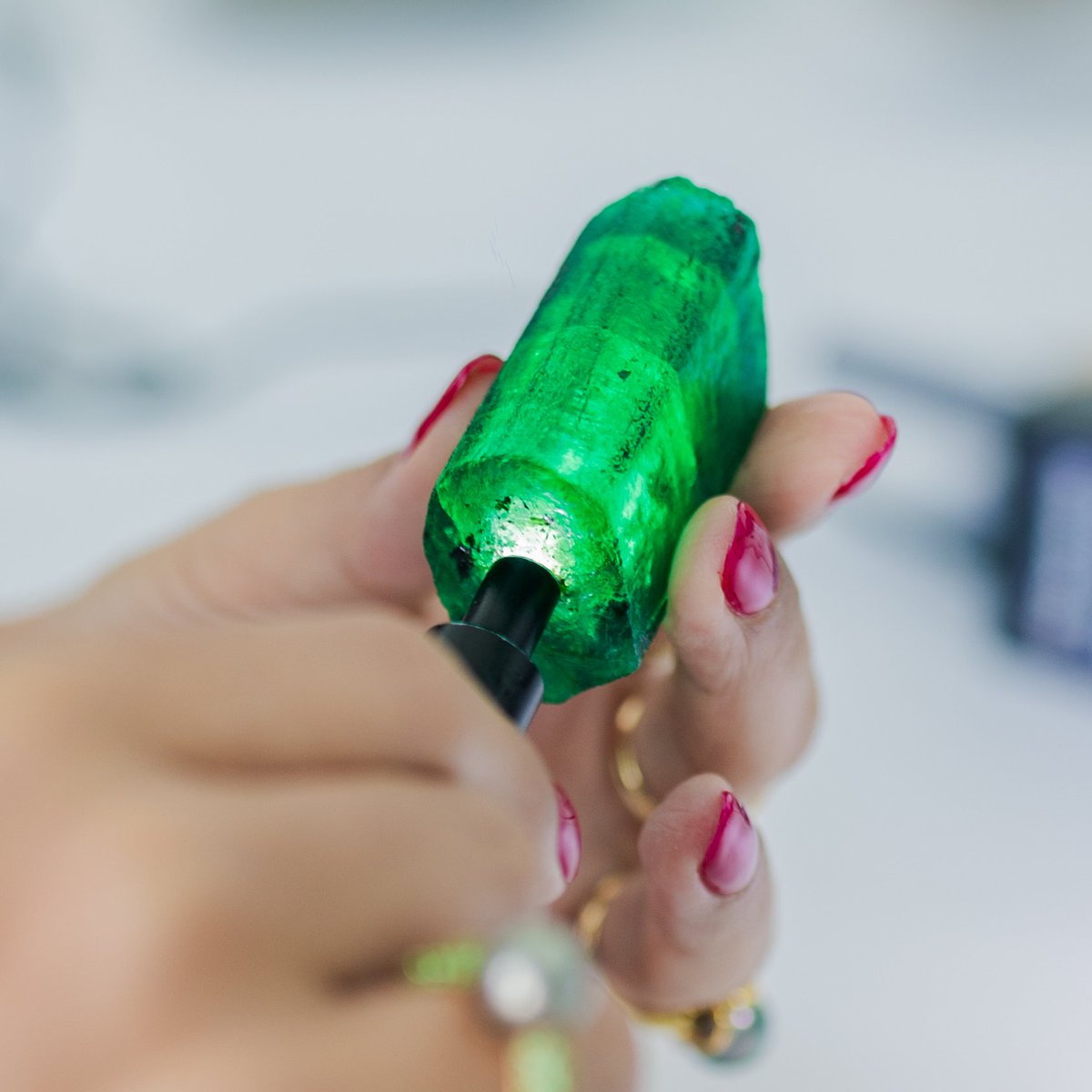 GrizzlyMining's tweet photo. Where fire meets earth - the dance of molten emerald within Zambia's veins #EmeraldMagic #GemstoneGlow #grizzlymining #emeraldcutdiamond #emeraldring #emeraldiewelry #emerald #jewellry #jewellerydesign #emeraldearrings #jewels #emeralds #gemstone #gemstones #gemstonesale https://t.co/ANykueui4O
