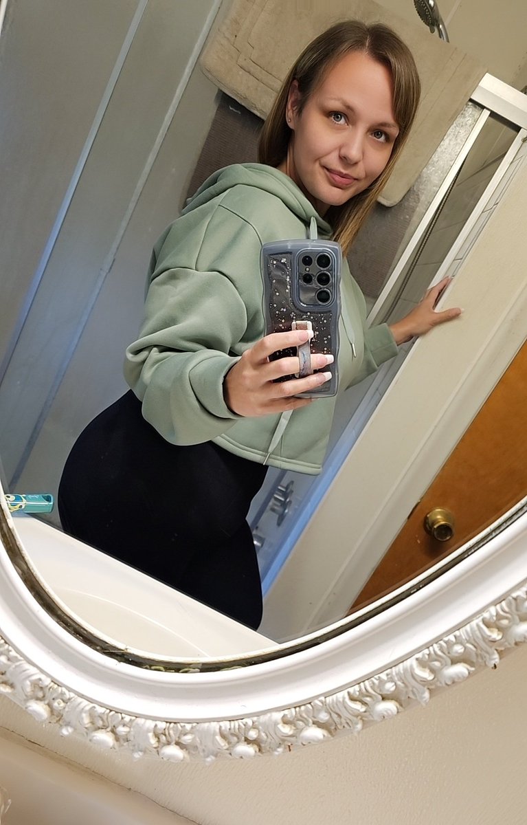 _Desilou_'s tweet photo. Ooooooh it's comfy cozy season 🥳 https://t.co/hG7HxqX5aT