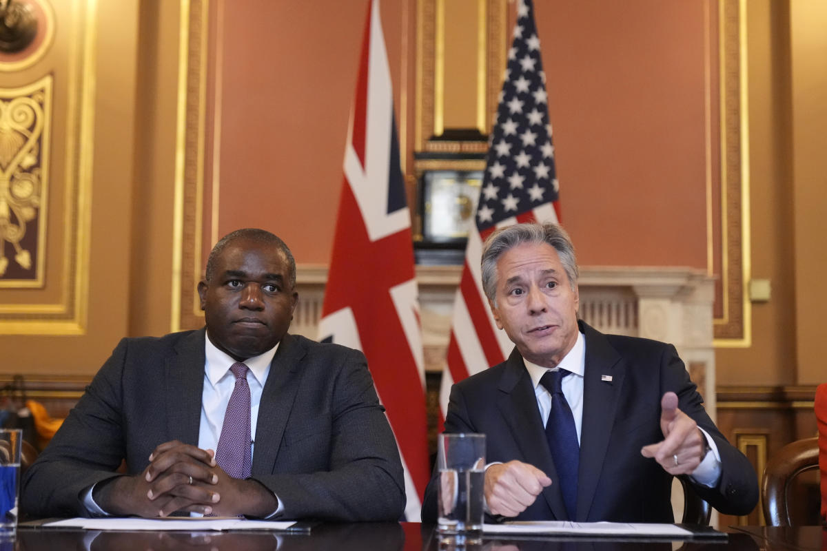 Megatron_ron's tweet photo. BREAKING:

🇺🇲🇬🇧 The USA and UK will strike directly at Russian cities. 

Blinken and the British Foreign Secretary are traveling to Kyiv to announce permission for long-range strikes against Russia, a Congressional correspondent for the American publication Axios says.

These missiles are guided strictly by US satellites. They are also providing the coordinates.