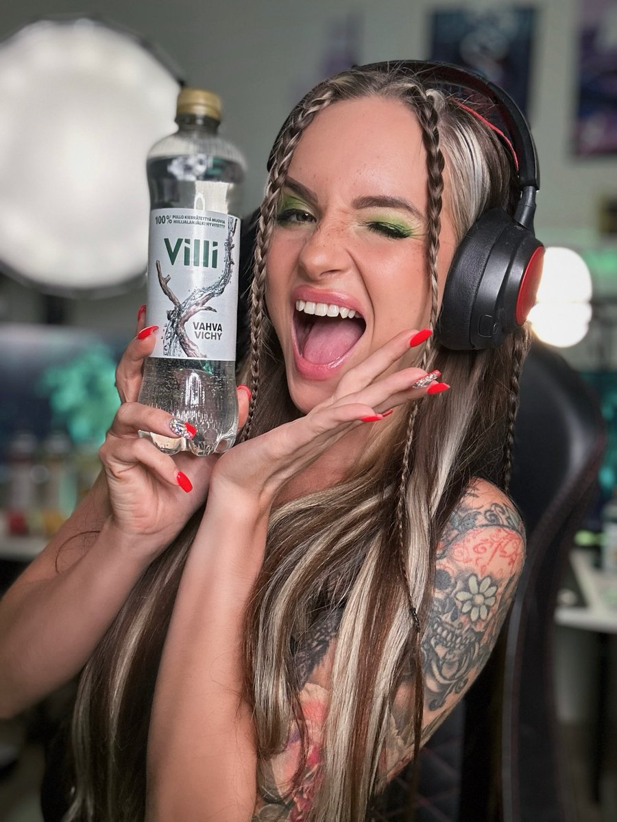 rosie_river's tweet photo. Today we are tasting the different flavors of Villivesi! 💚✨ Join the stream, Fortnite & Motel simulator! #ad #Partnerhsip https://t.co/JDu4wx0KRS