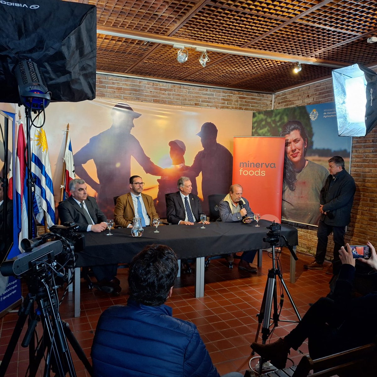 #Ahora en 📌<a href="/ExpoPrado/">Rural del Prado</a> 2024, Montevideo

Presentación del
✔️Acuerdo de trabajo en el marco del Programa "Gane más, de forma sostenible"
📌Stand MGAP
Con la presencia del Ministro Fernando Mattos y Subsecretario <a href="/ignacio_buffa/">juan ignacio buffa</a> <a href="/MGAPUruguay/">MGAP</a> 

#ARU #MinervaFoods <a href="/ecarriuy/">ecarriuy@gmail.com</a> #PlanAgro