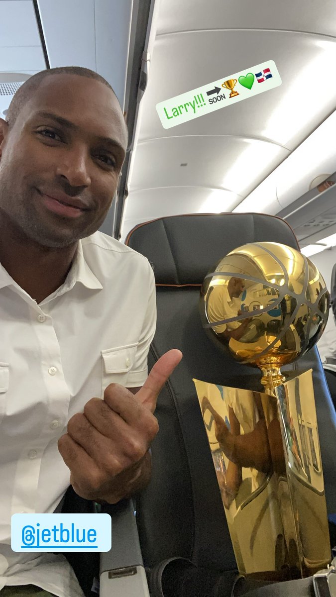 ListinDiario's tweet photo. El dominicano campeón de la NBA, Al Horford, y la ex Miss Universo dominicana, Amelia Vega, abordaron este martes el avión rumbo a su tierra natal: República Dominicana.

La pareja, que también viaja con sus hijos, llegará al país por el Aeropuerto Internacional de Las Américas (AILA) a las 4:00 de la tarde. 

#ListínDiario