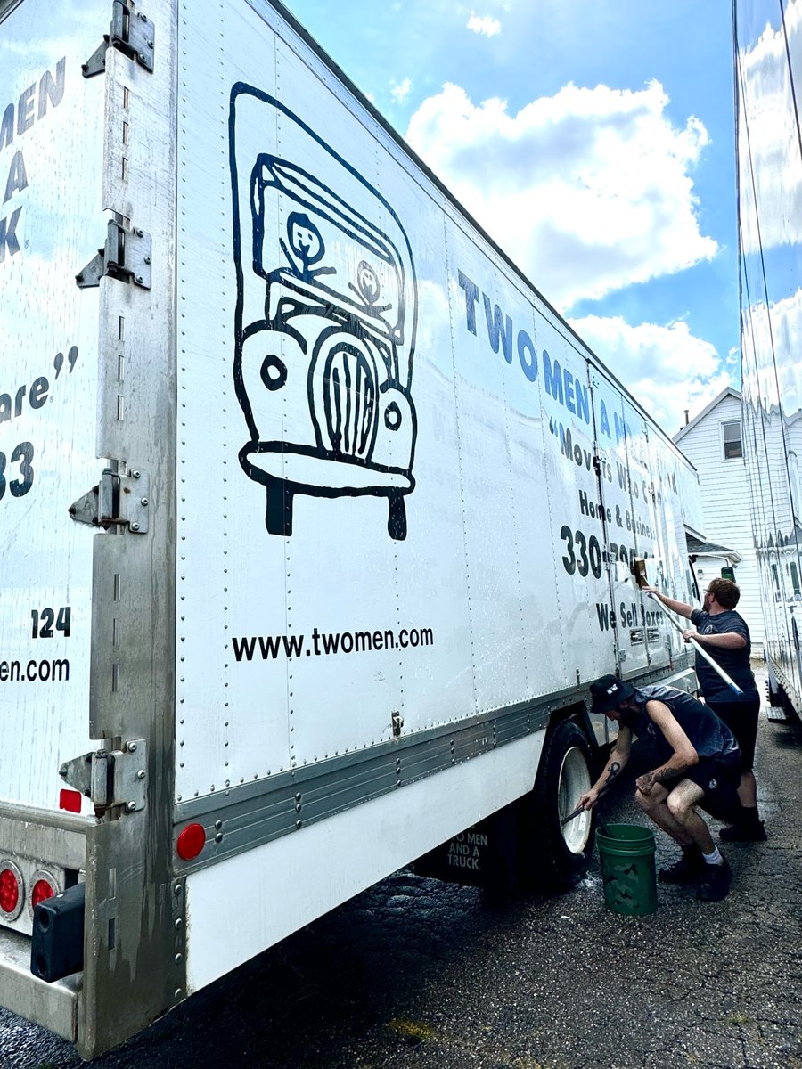 A clean truck is a happy truck! 🧼🫧🚛
Our trucks and crew at #TMTAAkron are ready for your next move!
Call today for your free moving estimate! 
📲 330.794.6683