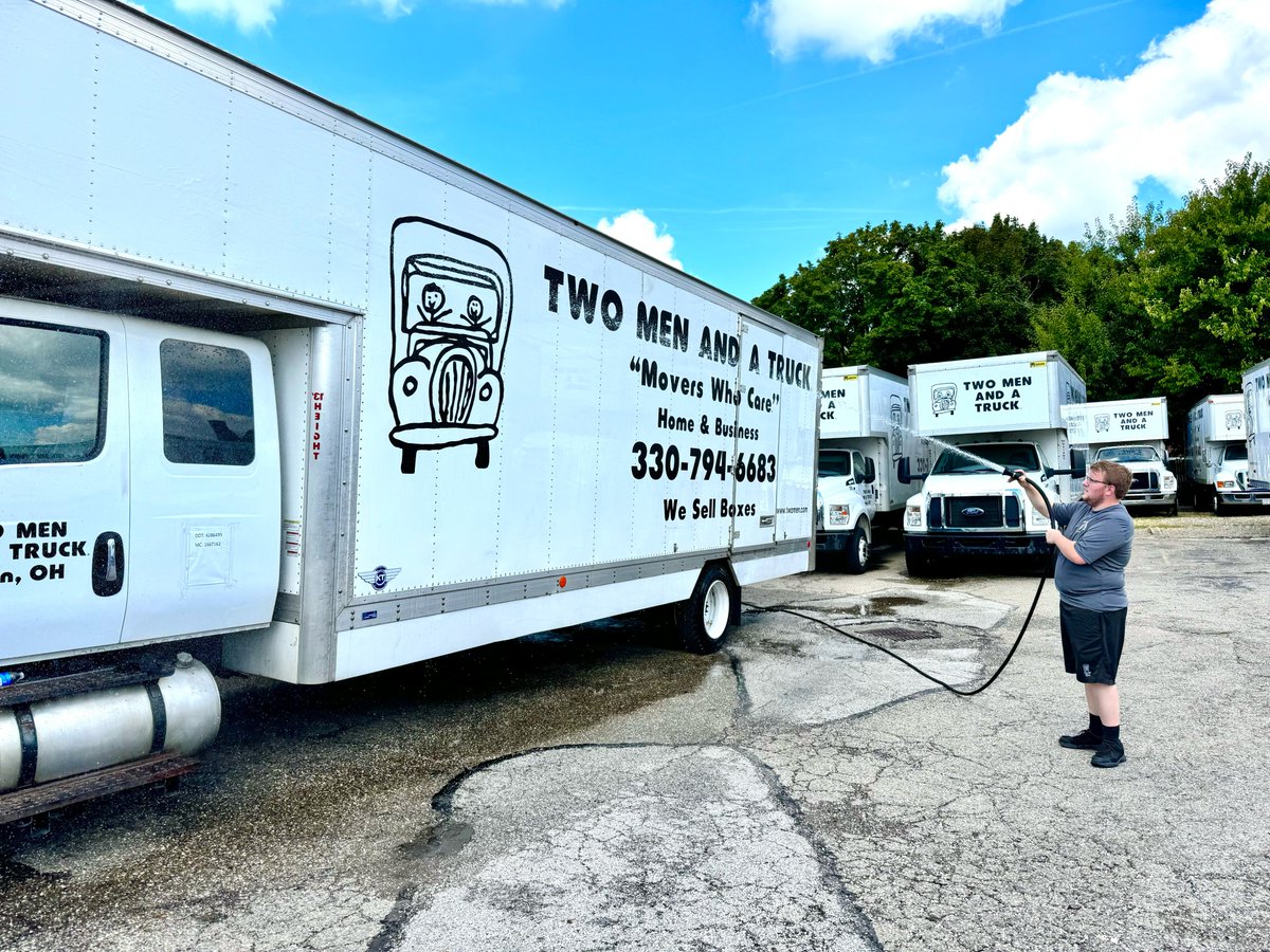 TWO MEN AND A TRUCK® tweet media