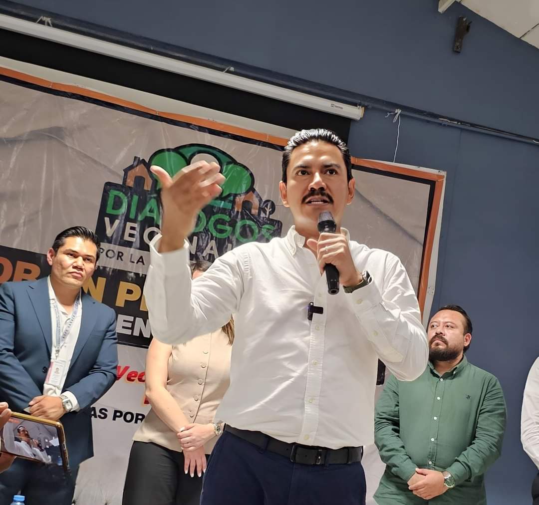 Gandarillas_Jor's tweet photo. #2De12 || Los Diálogos Vecinales por la Transformación es una iniciativa impulsada por el Presidente Municipal Electo @raychagoya, que privilegia la opinión ciudadana, con la finalidad de construir una agenda de trabajo incluyente, participativa y con oportunidades para todos. https://t.co/nWNCdTLceL