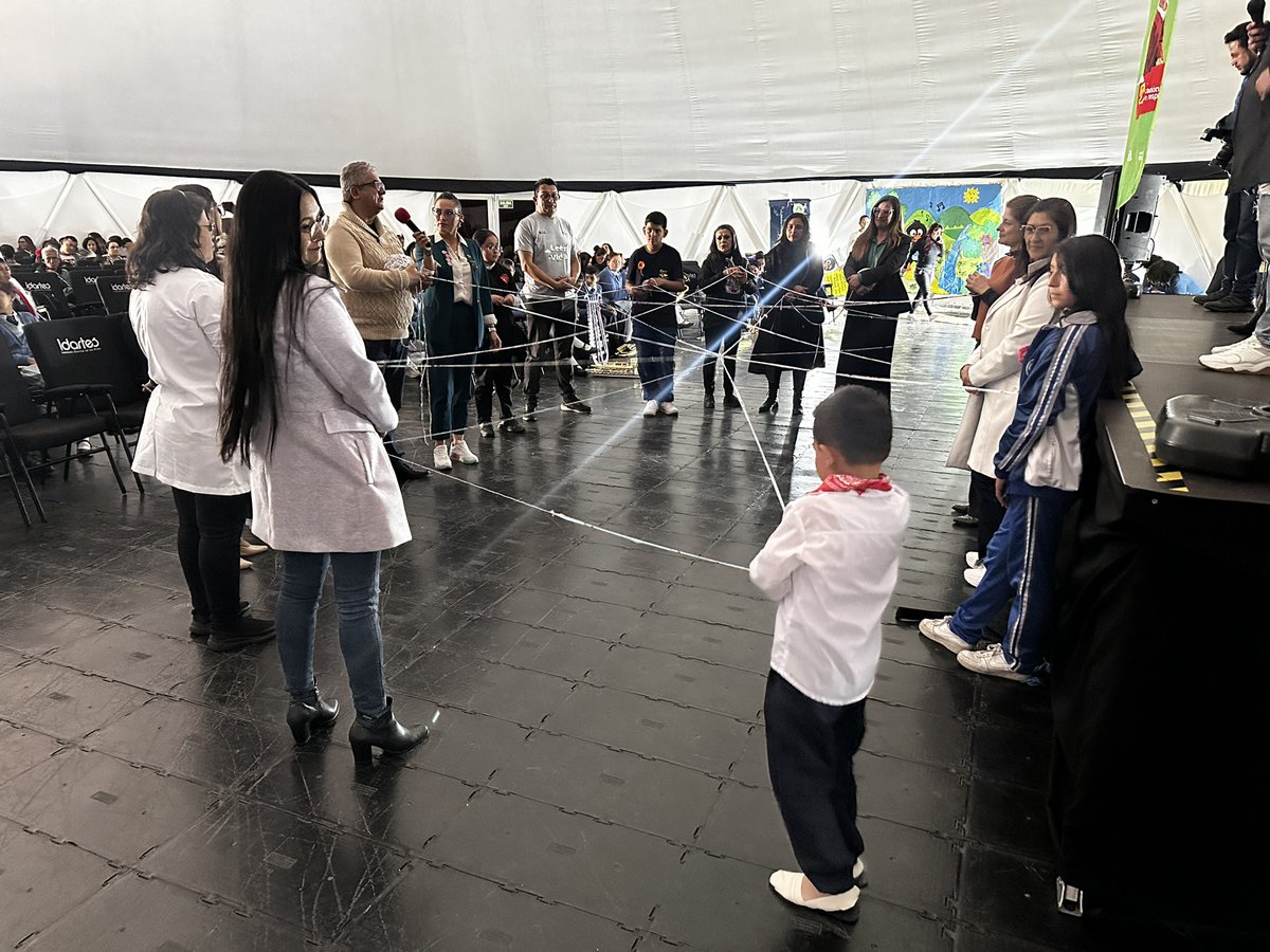 Isabelhortua_'s tweet photo. La convivencia escolar es fundamental. Este año lanzamos la estrategia de Entornos Inspiradores, espacios diseñados para que nuestra comunidad educativa pueda desarrollar todo su potencial en un ambiente acogedor y seguro. 📚💪🏼 https://t.co/TXeFQOmRpQ