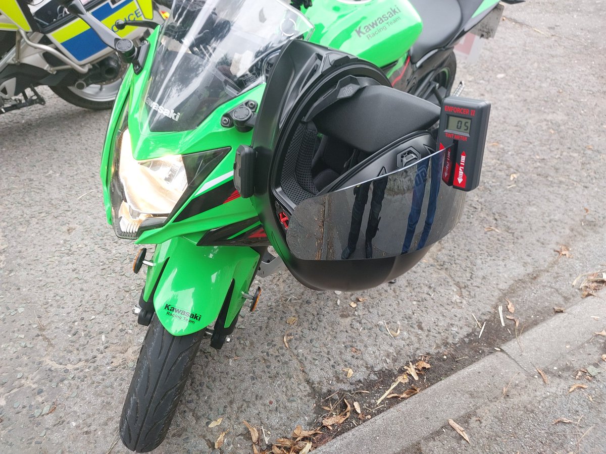 DerbysRPUBikers's tweet photo. Learner rider.
No front L plates & ridiculous dark tinted visor.
4 months riding experience.
Only 5% light transmission through the visor equating to a 95% tint on it.
Legal minimum on a visor is 50%.
L plates are for a reason
Reported and visor replaced.
#Ridelegal
#opsbikes https://t.co/xAZFNW9n35