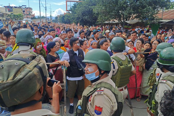 centralnewsza's tweet photo. 🔴WORLD🔴India's strife-torn northeastern state of Manipur ordered an internet blackout on Tuesday, after imposing a curfew following days of deadly ethnic violence and clashes between protesters and police.

Full News⬇️

https://t.co/u9HGCkAweH https://t.co/7uNPbsMLea