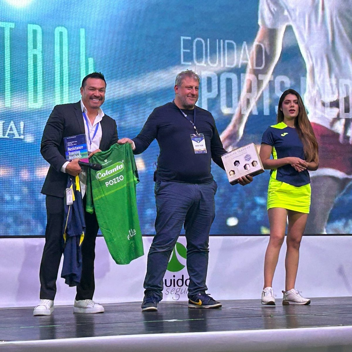 smartcoach_tech's tweet photo. None of this would’ve been possible without amazing teamwork! 🙌 Big thanks to @CarlosZu14 @DocQuiceno &amp; the @Equidadfutbol. Workshops were a hit, fueling our passion for innovation! 🚀 #Teamwork https://t.co/il1c6tFHB6