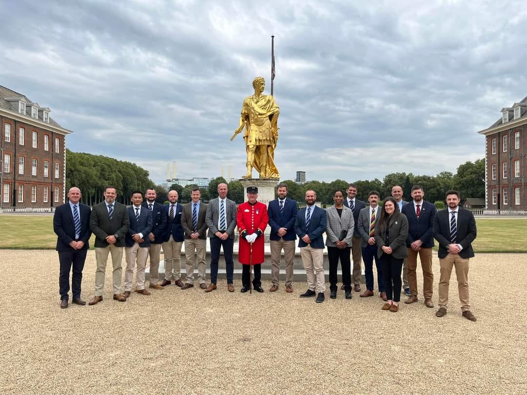 1_Regt_AAC's tweet photo. Last week some of the Regiment's Warrant Officers and Senior NCOs visited @RHChelsea. They spoke to some of the #ChelseaPensioners and toured the grounds.

 @ArmyAirCorps  @Official_REME

#iamcombataviation #youbelonghere #aviationrecce #thisisbelonging #findwhereyoubelong https://t.co/Ca2yxw6EMg