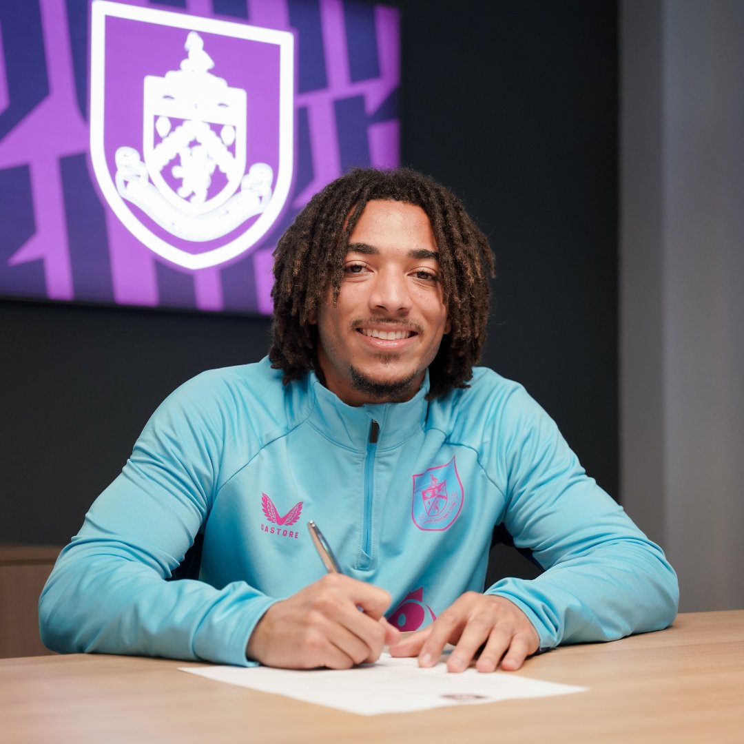 BurnleyOfficial's tweet photo. We are delighted to confirm that Luca Koleosho has signed a new five-year contract running until 2029 at Turf Moor 📝

The 19-year-old becomes the second player this week to sign a new contract, after it was announced yesterday that Josh Cullen extended his stay with the Club.
