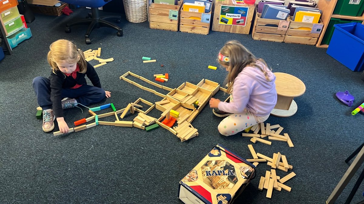 Hendrefoilan's tweet photo. What a fantastic creation girls! #hdfpturtles #hdfpteamwork #hdfpFreePlay https://t.co/DCg3y8Uvk3