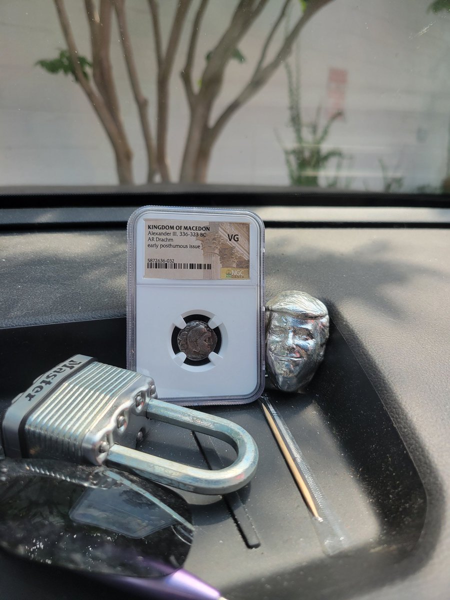 SkinnyAldeer's tweet image. #pitstop at a coin shop.