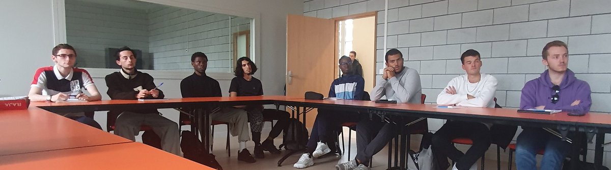 Retour en établissement et fin de journée avec la présentation du CFA <a href="/SchneiderElecFR/">Schneider Electric France</a> aux nouveaux apprentis #BTS Électrotechnique et CRSA : suivi , fonctionnement , rôles de chacun... Partenariat <a href="/CfAcademique/">CFA Académique - Académie de Versailles</a> <a href="/EcoleSchneider/">Ecole Schneider Electric</a> LPO #MonodElB #Mixité #Parcours #réussite