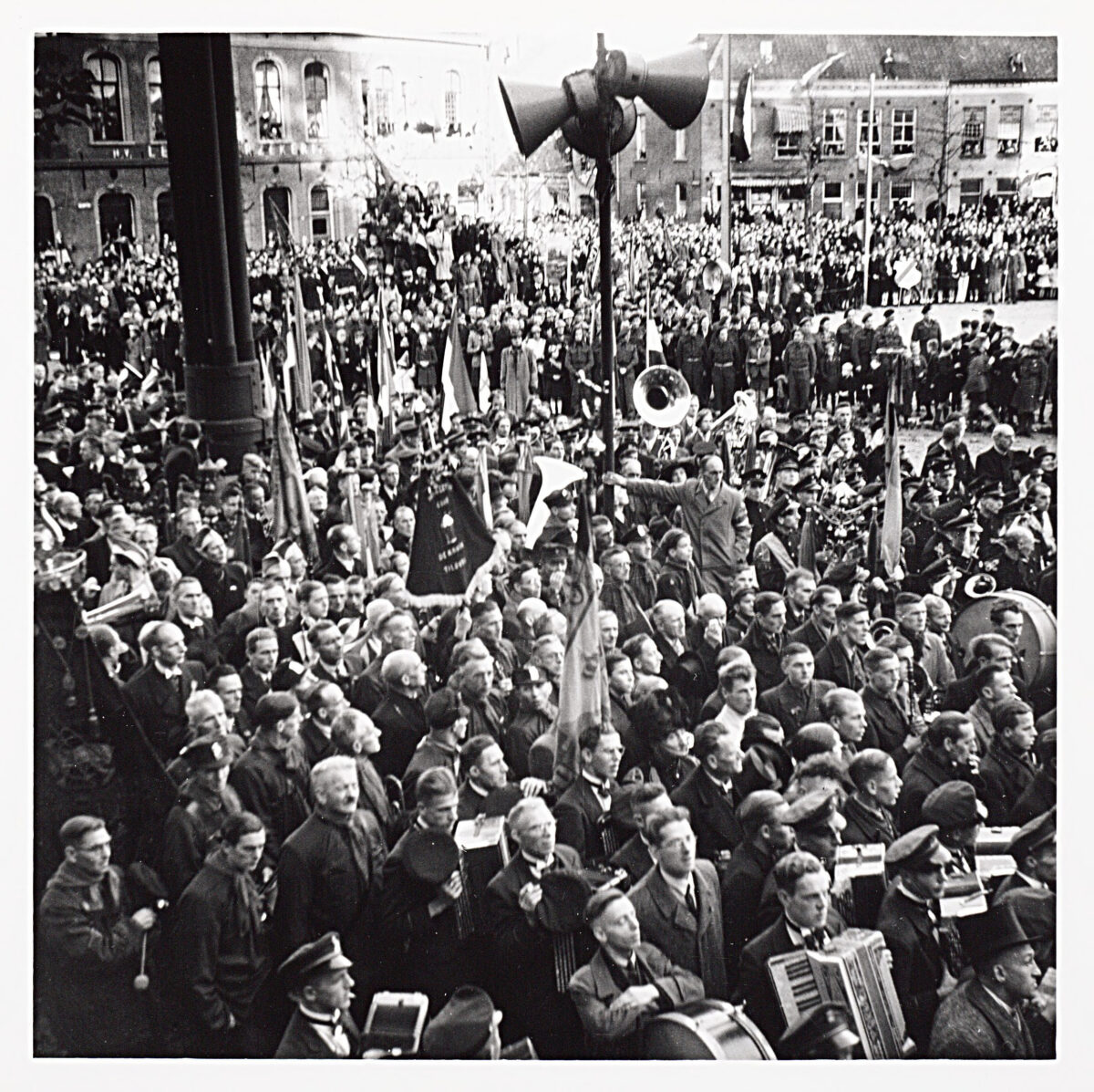 Nieuws013's tweet photo. Vieren en herdenken: 80 jaar geleden werd Tilburg bevrijd https://t.co/oCIdNGKP6R https://t.co/6Yt8gPXota