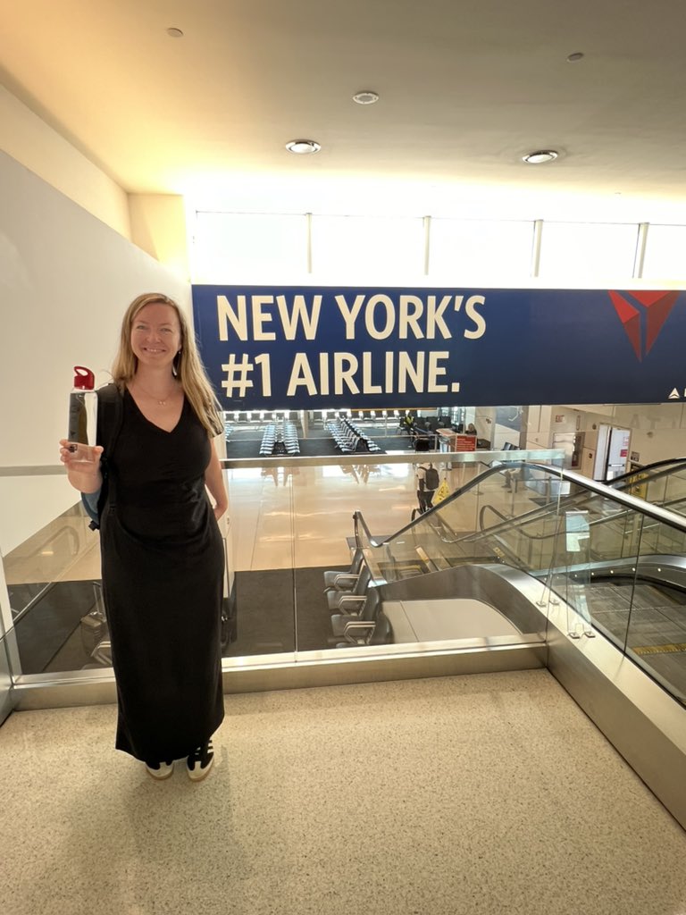 crbrownwilson's tweet image. And we’re on our way @EmoryUniversity @LCreightonRN - A brief stop at JFK - keeping hydrated during our flight/stopover with our #ASMOSUSresource water bottle!
