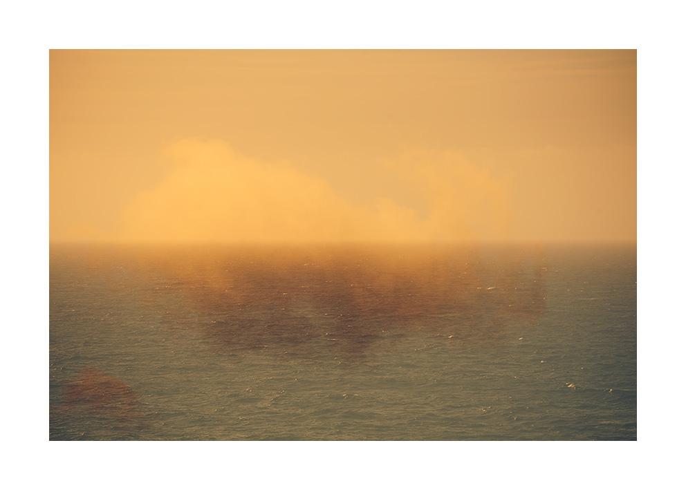 xaviermanrique's tweet photo. Que fa del dia un desig?
Potser un petit gest utòpic de l’alba.
#utopiaproject
#quefadeldiaundesig
#nature #sea #seascape #dawn
#minimalism
#visualpoetry #artnature #artphoto
#poemavisual #bellesa #melangia
#misty #poetry
#landscapephotography #fineartphotography
#xmanrique https://t.co/bCFmsAaMem