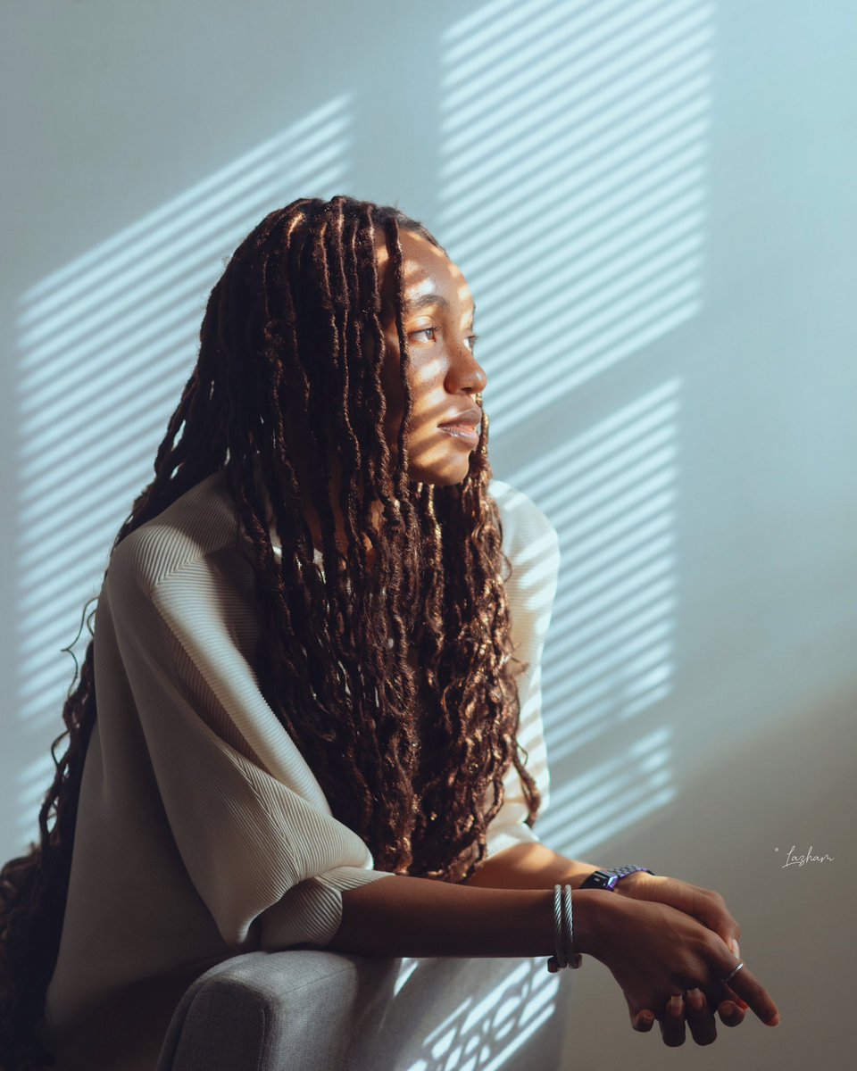 Lazhamgaina's tweet photo. Freckled Piece of Art. 🤎

So my friend @_mikham came to the studio and the sun was so gracious to fall softly on her through my blinds. 

I didn’t intend to take photos of her, but I couldn’t help it.😌
She made what she’s wearing, patronize her. 

Natural light all the way. 😮‍💨 https://t.co/xPkpJkkmcE
