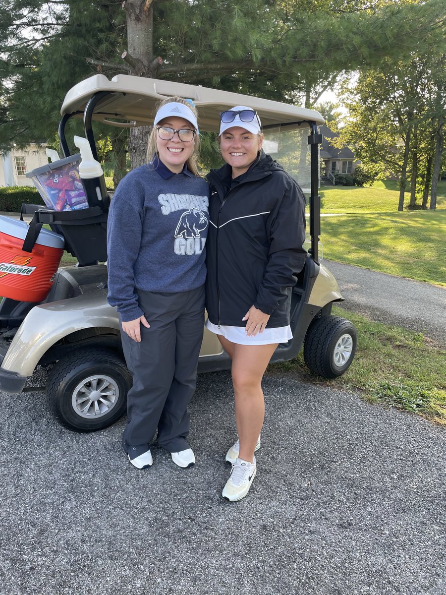 Golf leads to lifetime friendships😀from high school…to college…to coaching⛳️😊 ⁦<a href="/FiteSarah/">Sarah Fite</a>⁩ ⁦<a href="/holy_holley/">Holley</a>⁩