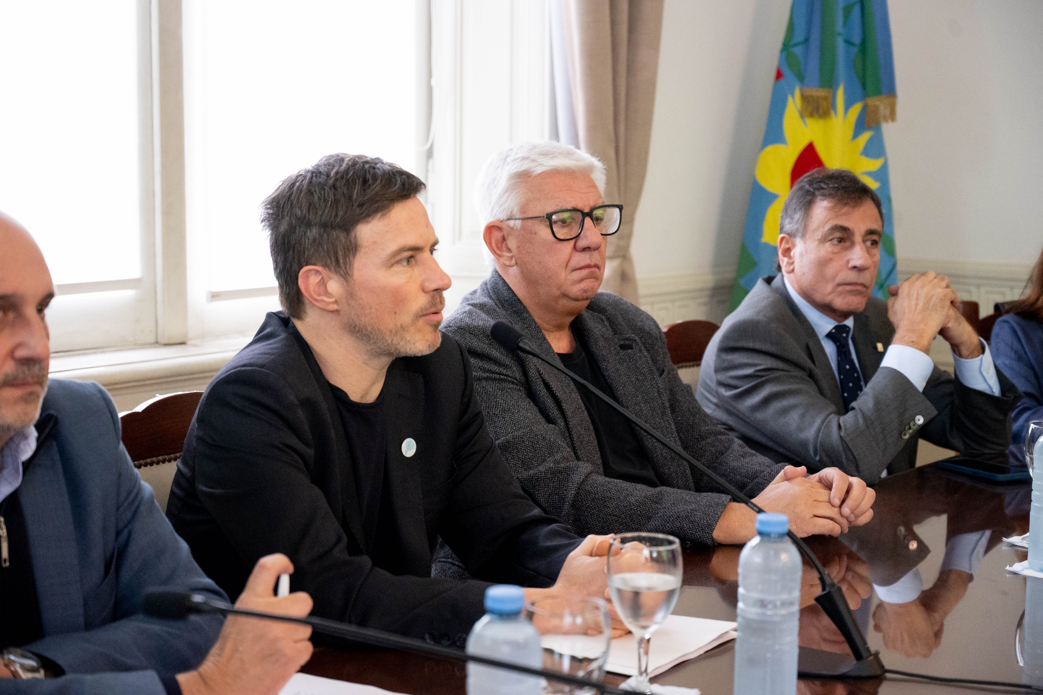 Costa explicó los alcances del RIGI bonaerense a legisladores oficialistas y opositores.