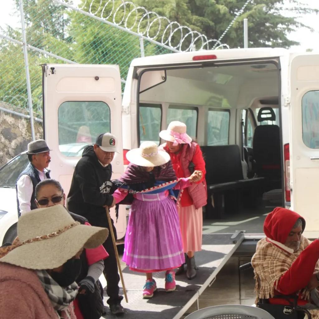 DIF_SanFelipe's tweet photo. 🧑🏽‍🦽🧑🏽‍🦼Seguimos gestionando apoyos . Agradecemos a  Richard St. Denisy y su equipo, quienes hacen una increíble labor junto con su asociación Proyecto Acceso al Mundo, proporcionando sillas de ruedas, andaderas, muletas y bastones, para las personas que más lo necesitan.

#DIF #SFP https://t.co/fHI11PyzR1