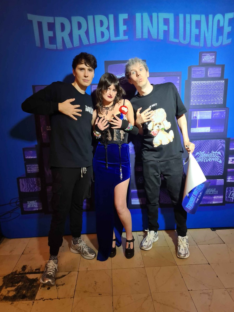 _zula__'s tweet photo. #DNPTIT daniel complimented my fuckass tit pin, but now I feel bad I didn't have two to give to them 💔💔 https://t.co/ObdbC8vOHi