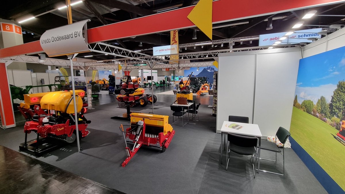 AvEngelen1986's tweet photo. @VredoDodewaard is ready for @GaLaBau_BGL show in Nuremberg, Germany. Hall 8 #408. Welcome to see our innovations in Seeding Technology fine turf. #turfbuddy #Synergycompact #supercompact #fluidfeeder https://t.co/KmNBgrlaMd