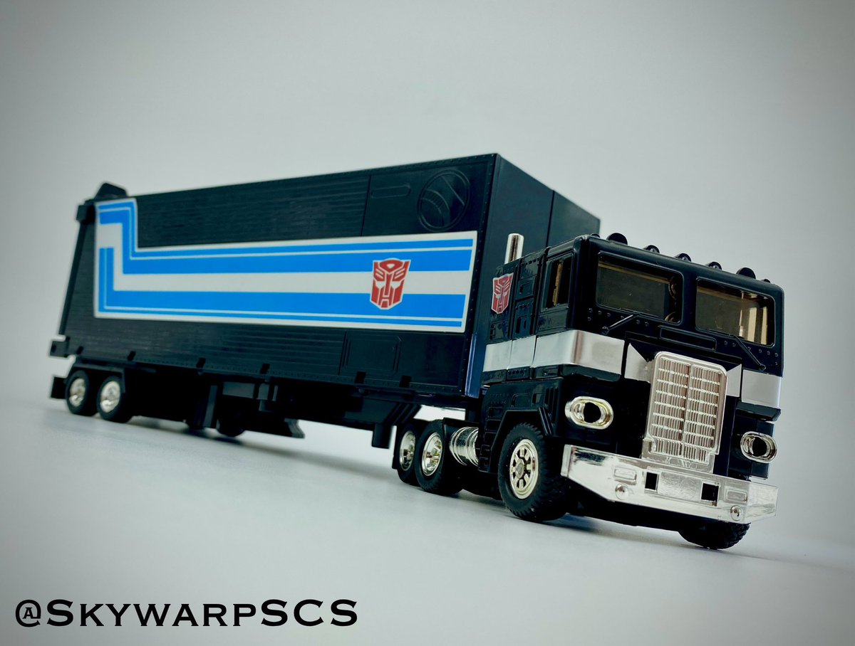 SkywarpSCS's tweet image. “Surprisingly not a bad guy….”

#Transformers #Takara #Hasbro #toyphotography #OptimusPrime #ActionFigure #toycollector #toystagram #Autobots #BeastWars #Decepticons #TransformersOne #TransformersPrime