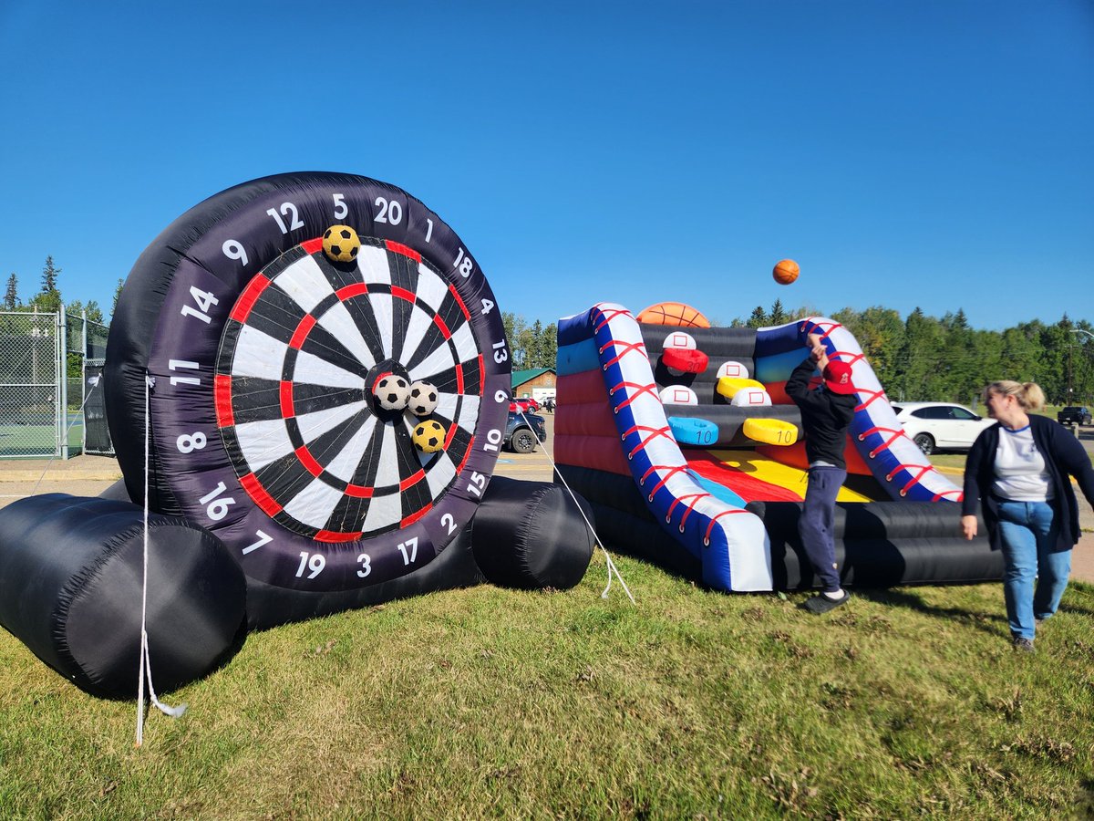 FrankSpraginsHS's tweet image. It&apos;s a great day to be at Frank Spragins!  Students and their famlies can stop by for our Welcome Back BBQ, until 1:00pm.  Try the food and games, meet some of our staff, and ask about our programs. #FMPSD #doingwhatsbestforkids