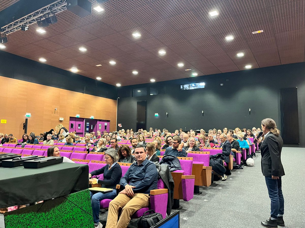 Réunion de rentrée des conseillers pédagogiques des Yvelines ce matin. Présentation des outils des formateurs, des perspectives pour l'année à venir et des GT, plans et missions du département. Un grand merci à tous d'être venus si nombreux. <a href="/acversailles/">Académie de Versailles</a> <a href="/PatardDominique/">Dominique PATARD</a>