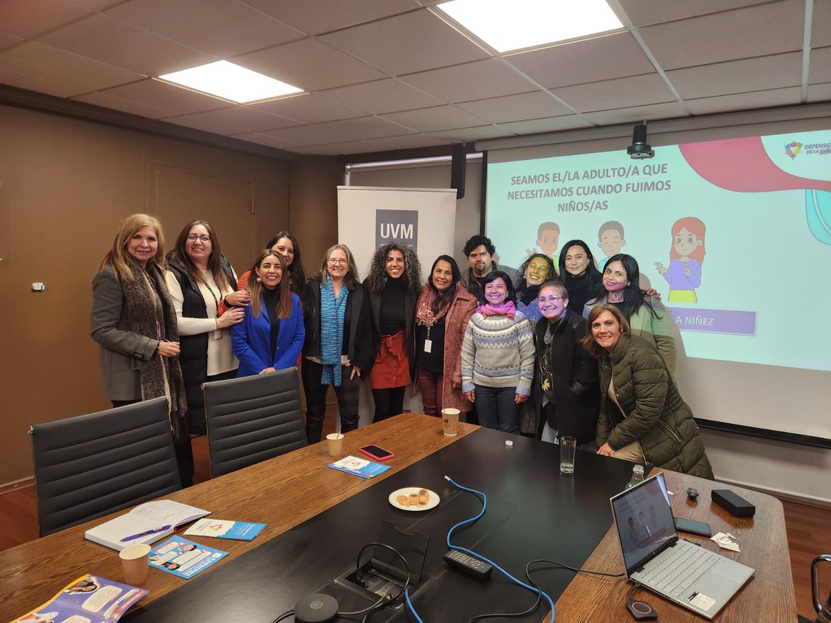 Profesionales de sede Valparaíso desarrollaron una exposición dirigida a académicos y autoridades de la Escuela de Educación de <a href="/UVM_cl/">UVM_cl</a>, orientada a explicar el rol de la institución y la relevancia de la educación en la protección de los derechos de la niñez y adolescencia.