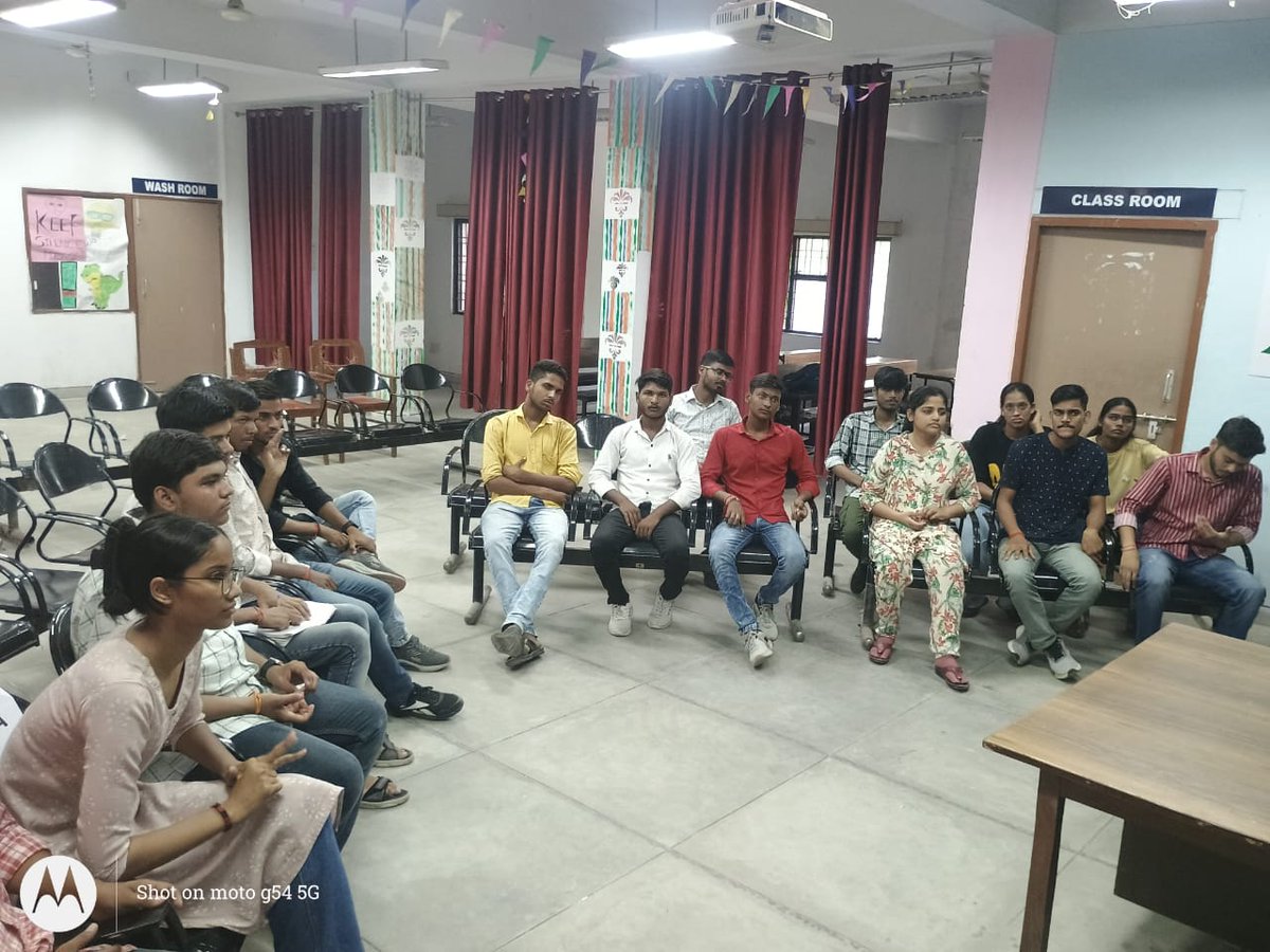 Renewable_E_LU's tweet photo. The pre-convocation event kicked off with a lively debate, setting an engaging and thought-provoking tone for the occasion. https://t.co/3QpkuctKTQ