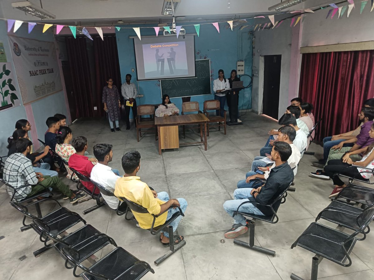 Renewable_E_LU's tweet photo. The pre-convocation event kicked off with a lively debate, setting an engaging and thought-provoking tone for the occasion. https://t.co/3QpkuctKTQ