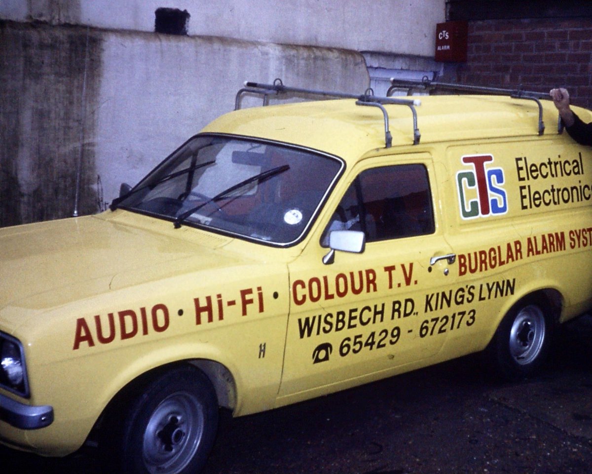 Who thinks we should bring back the multi-coloured logo and the ford escort?🤣