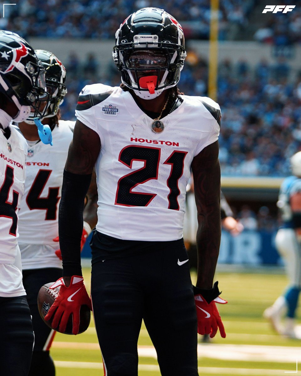 PFF_College's tweet image. Highest Graded Week 1 Rookie:

⭐️ Calen Bullock, HOU: 82.3

@uscfb