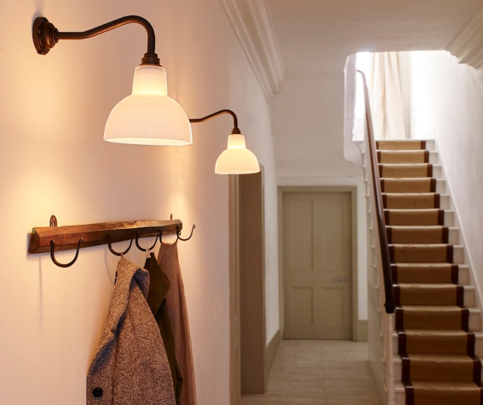 11 stunning hallway lighting ideas to brighten your home. designhunter.co.uk/hallway-lighti…