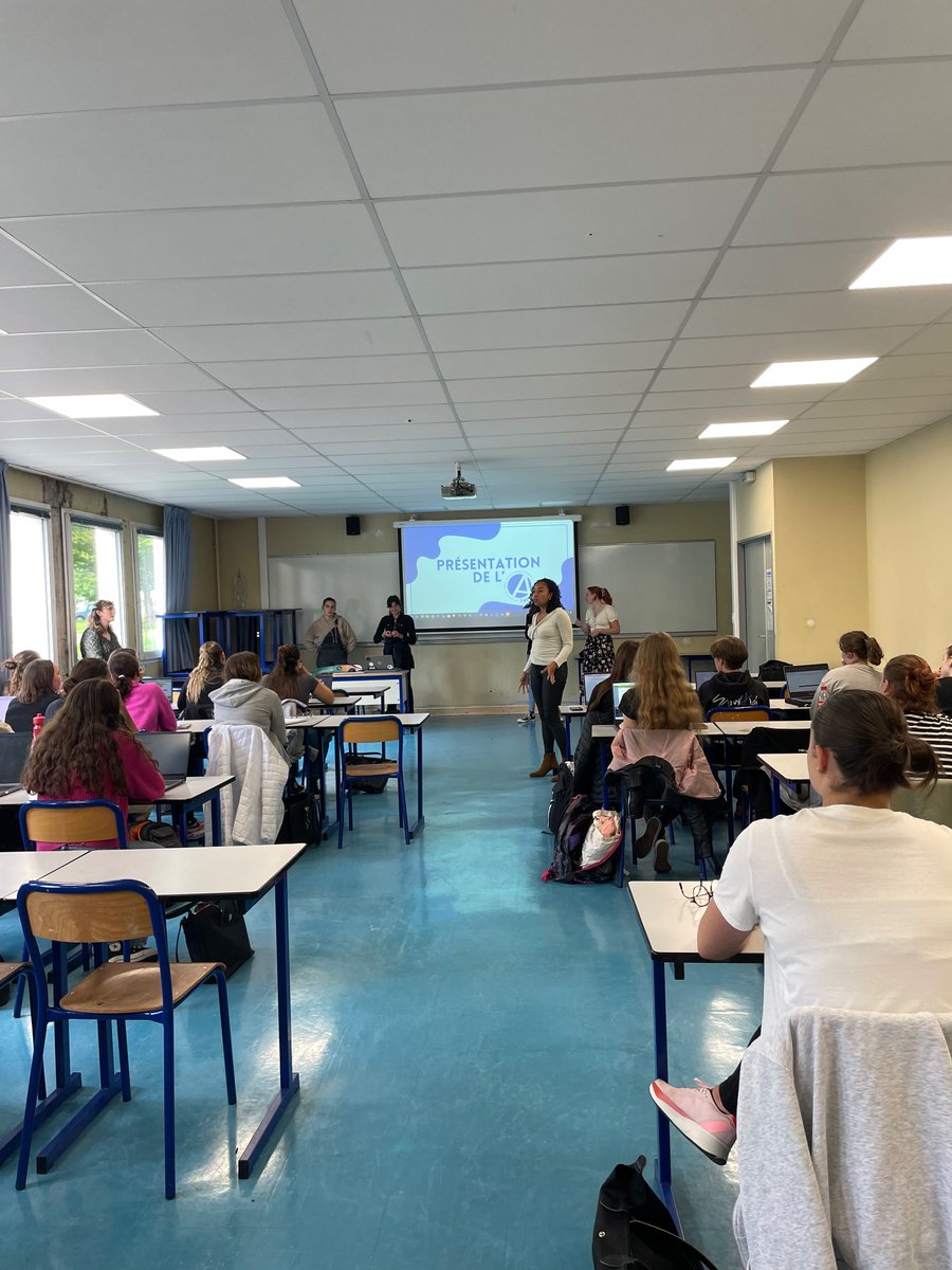 Mathilde_AFNEE's tweet image. Pour les #rentrées des #étudiants et #étudiantes, j'ai pu me rendre à Strasbourg, Besançon, Brest et Saint-Brieuc afin de présenter @fede_afnee et d'être aux côtés des associations étudiantes qu'on représente.