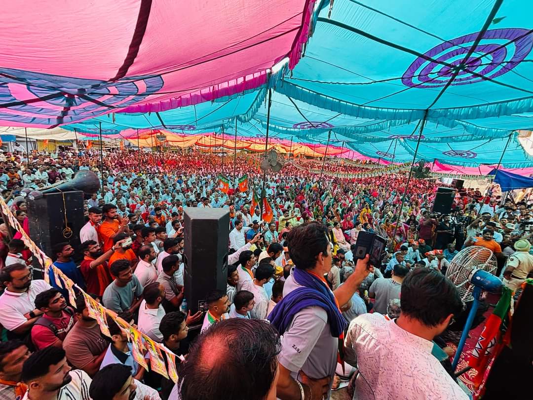 padotrasachin's tweet photo. Pt. Satish Sharma ji Jindabad ✌🏼🙏🏼
#SatishSharmaForBillawar 🙏🏼#Billawar 🪷 #JeetPakkiHai
@DrJitendraSingh @BJP4JnK 
Nomination Rally Billawar✌️

अब तक की जम्मू-कश्मीर की किसी भी उम्मीदवार की सबसे बड़ी रैली! 🙏🏼👏🏼
@blsanthosh @AshokKoul59 https://t.co/QISf8YH9yW