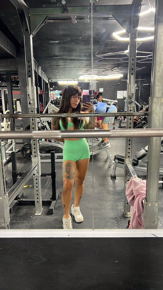 Sofiapiaf's tweet photo. Día de ser estorbo en el gym https://t.co/a0R0lL3cdX