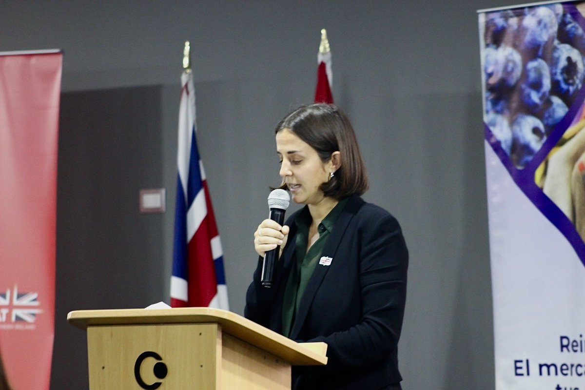 UKinPeru's tweet photo. Comenzó la #BritishWeek24 🇬🇧con el día de #NegociosyComercio, dialogando sobre comercio, tecnología e innovación digital 🇬🇧en🇵🇪.
Nuestra Embajadora Adjunta, @SandyEFScott, Directora de Negocios @SHiraokaBunting y Viceministra de @MINCETUR, Teresa Mera, participaron del evento. https://t.co/FxXLmsS8Ai