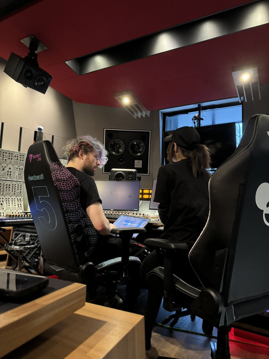 Virtual_Riot's tweet image. . @OfficialRezz