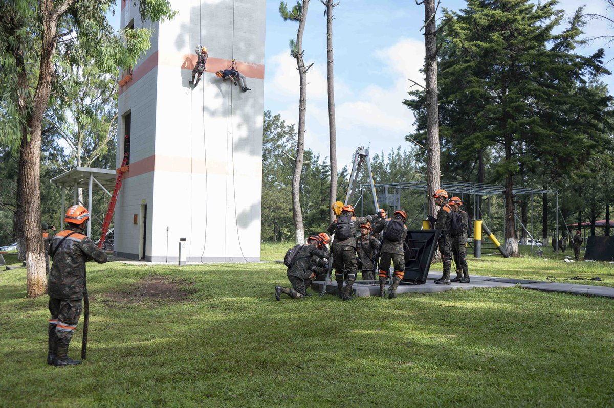 JTF_Bravo's tweet image. JTF-B’s EXEVAL began with an opening ceremony today! 🇬🇹
JTF-B Commander, Col. Alder, and Col. De León, Commander of @Ejercito_GT’s Humanitarian & Rescue Brigade, emphasized the importance of collaboration from both forces during this exercise.
@usembassyguate @southcom