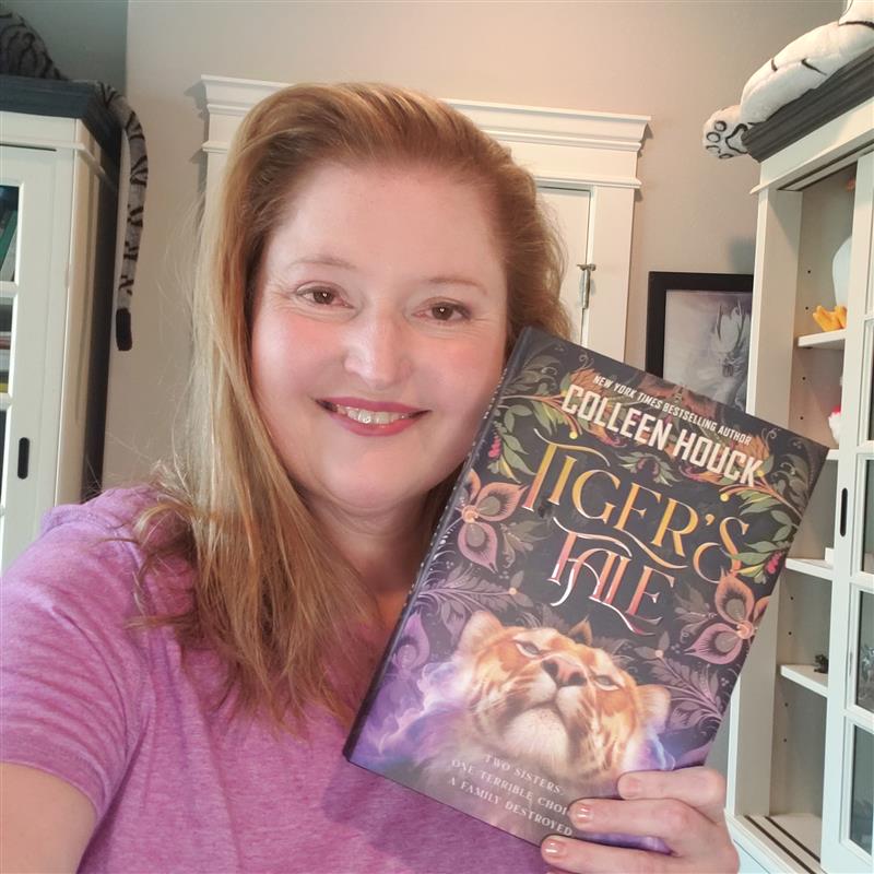 Put your paws up for today's final #pubday announcement... #TIGERSTALE (the forthcoming installment of the #TigersCurse series by <a href="/ColleenHouck/">Colleen Houck</a> is available NOW!🐾🎊

💌PUBDAY LETTER: instagram.com/p/C_vvhSXvPMI/
📘BUY:  blackstonepublishing.com/products/book-…