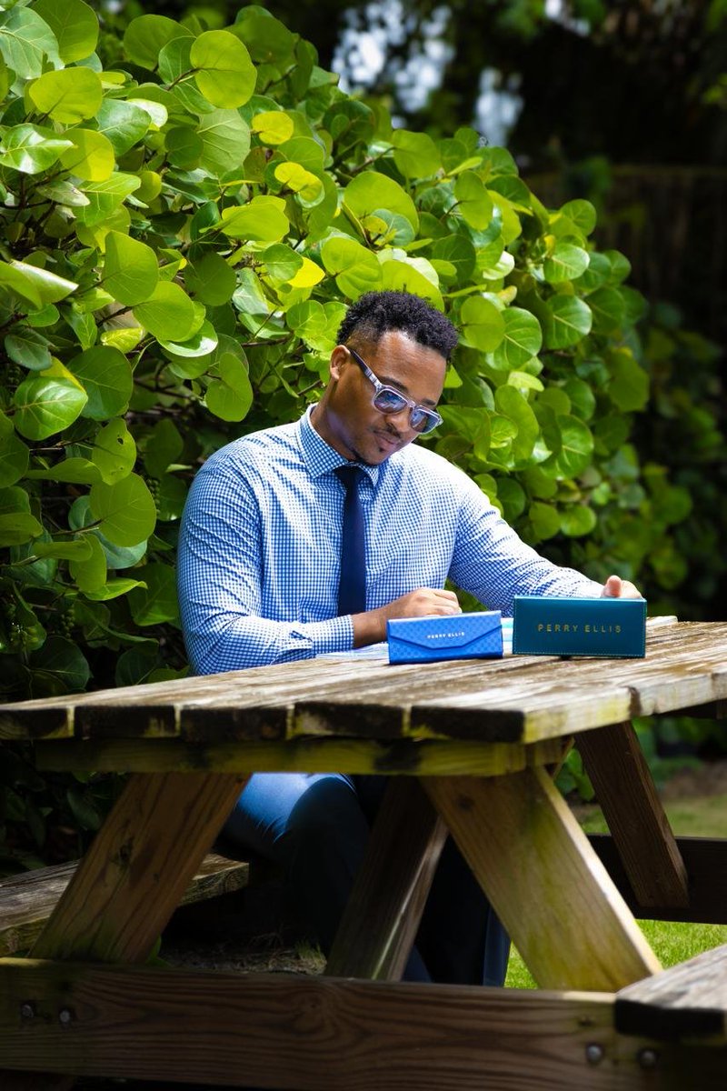 EyeMobileANU's tweet image. #ClientCam📷 - Kevin Strawn is looking sharp as ever in his Perry Ellis frames from Eye Mobile Vision Care. 📷

#ClientCam #SeeTheDifference #Frames #PerryEllis #EyeMobileVisionCare #AntiguaBarbuda