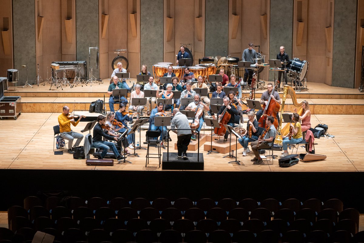Ensemble intercontemporain (@ensemble_inter) on Twitter photo Journée intense de répétition à la <a href="/philharmonie/">Philharmonie de Paris</a> en compagnie de Michael Jarrell afin de préparer le concert d'ouverture de saison.
📅 RDV le 13/09 pour découvrir la mise en regard proposée par <a href="/PBleuse/">Pierre Bleuse</a> entre le monde symphonique mahlérien et l’univers de #MichaelJarrell ! Journée intense de répétition à la <a href="/philharmonie/">Philharmonie de Paris</a> en compagnie de Michael Jarrell afin de préparer le concert d'ouverture de saison.
📅 RDV le 13/09 pour découvrir la mise en regard proposée par <a href="/PBleuse/">Pierre Bleuse</a> entre le monde symphonique mahlérien et l’univers de #MichaelJarrell !