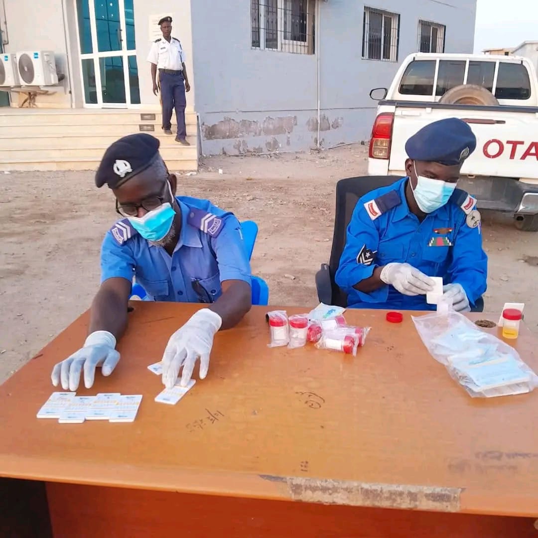 شرطة المرور السريع ولاية البحر الأحمر تنفذ حملة مفاجئة لفحص الكحول والمؤثرات العقلية وسط سائقي الباصات السفرية بمشاركة تيم من مستشفى الشرطة المركزي استهدفت عدد (٣٠) بص سفرى  اسفرت عن ضبط حالة إيجابية تم اتخاذ كافة الاجراءات القانونية