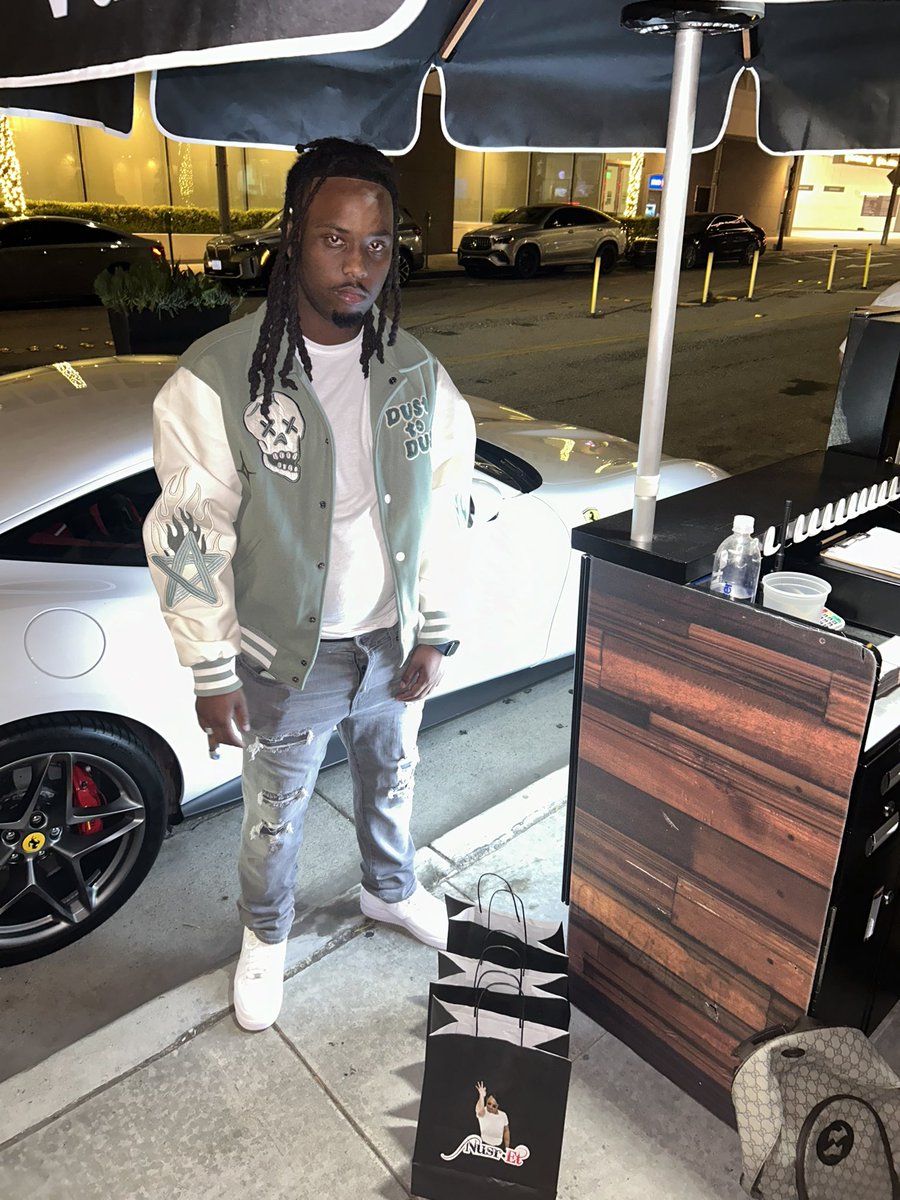 bm22ney's tweet photo. MY 🥷’S HUSTLING U WONDERING WHY IS MY TEAM UP , I AINT HAVE TO GIVE EM💩THEY FOUND EM A 🔌 & THEY RE- UP 😮💨🦅 #FOREVER16🩵 #ABEE4EVER💔🐝 #LLDRE❤️🩹 #AFNXGLE💩 https://t.co/TUHGwywQJ6
