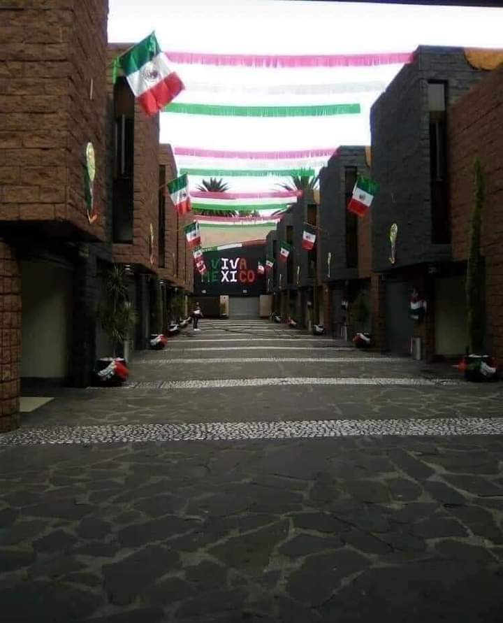 Que bonito adornan los pueblitos, ahí si se antoja ir a dar el grito 🇲🇽