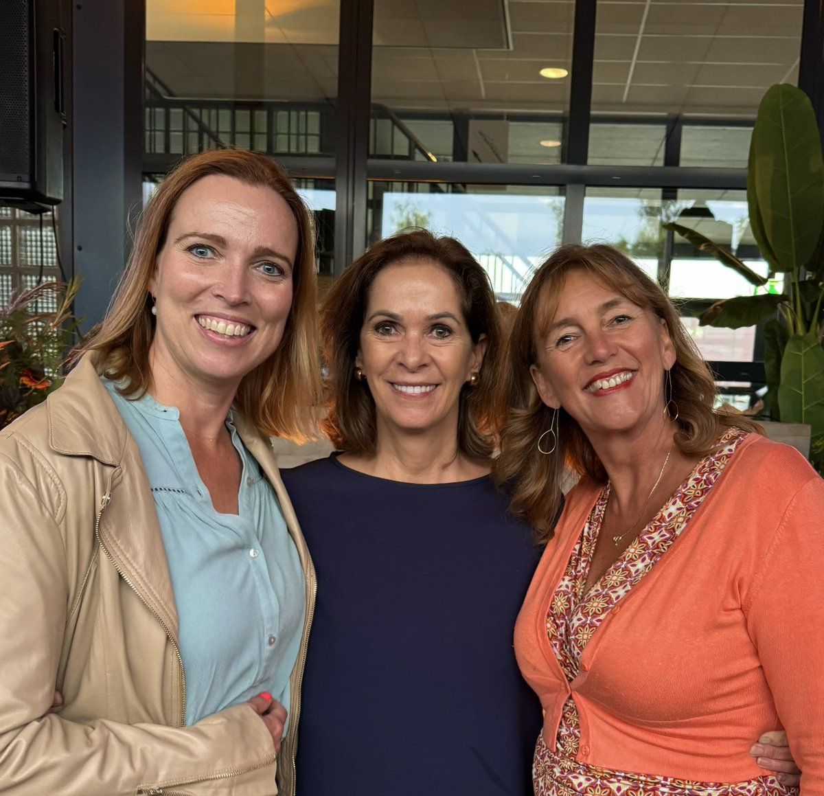 marjaruigrok's tweet image. Dank voor de uitnodiging van Borrel &amp;amp; Bites @TolsmaGerco @Intertraining Mooie presentatie van @AnnemarieGaal over #ondernemerszin met mooie quote van een ijshockeyer: ‘’Skate altijd naar waar de puck heengaat en niet waar hij vandaan komt’’ #kansen #outofthebox @TrudievantHull